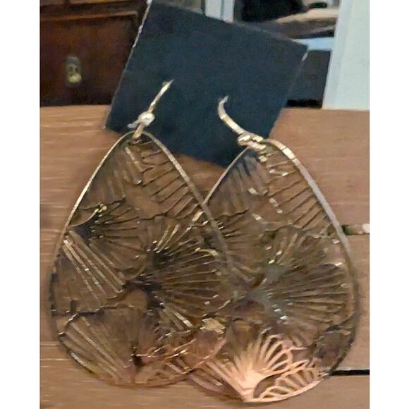 BUNDLE ONLY New Gold Tone Pierced Earrings 2 inch Tear Drop Dangle Lt Wt - Picture 3 of 3